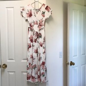 ILLA ILLA Floral Maxi Dress. Size Medium.